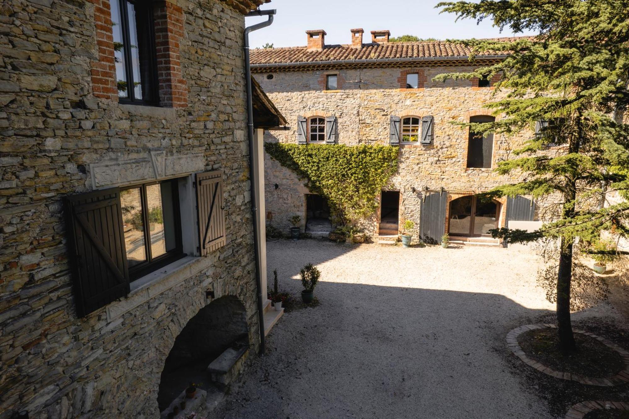 Отель Les Terres Aoyama Saint Julien Les Rosiers Экстерьер фото
