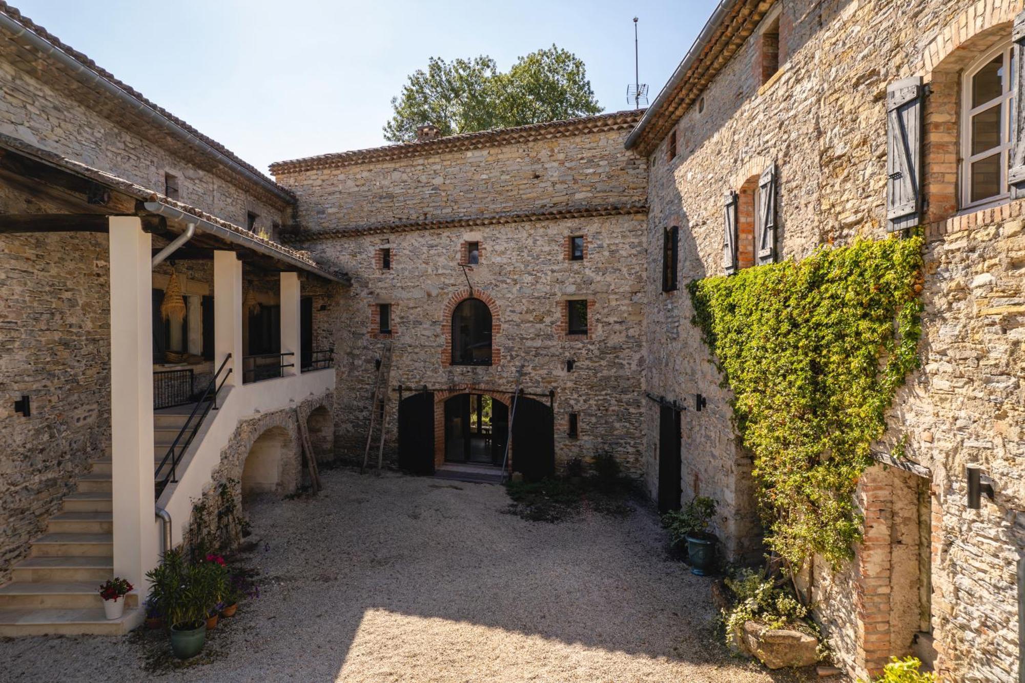 Отель Les Terres Aoyama Saint Julien Les Rosiers Экстерьер фото